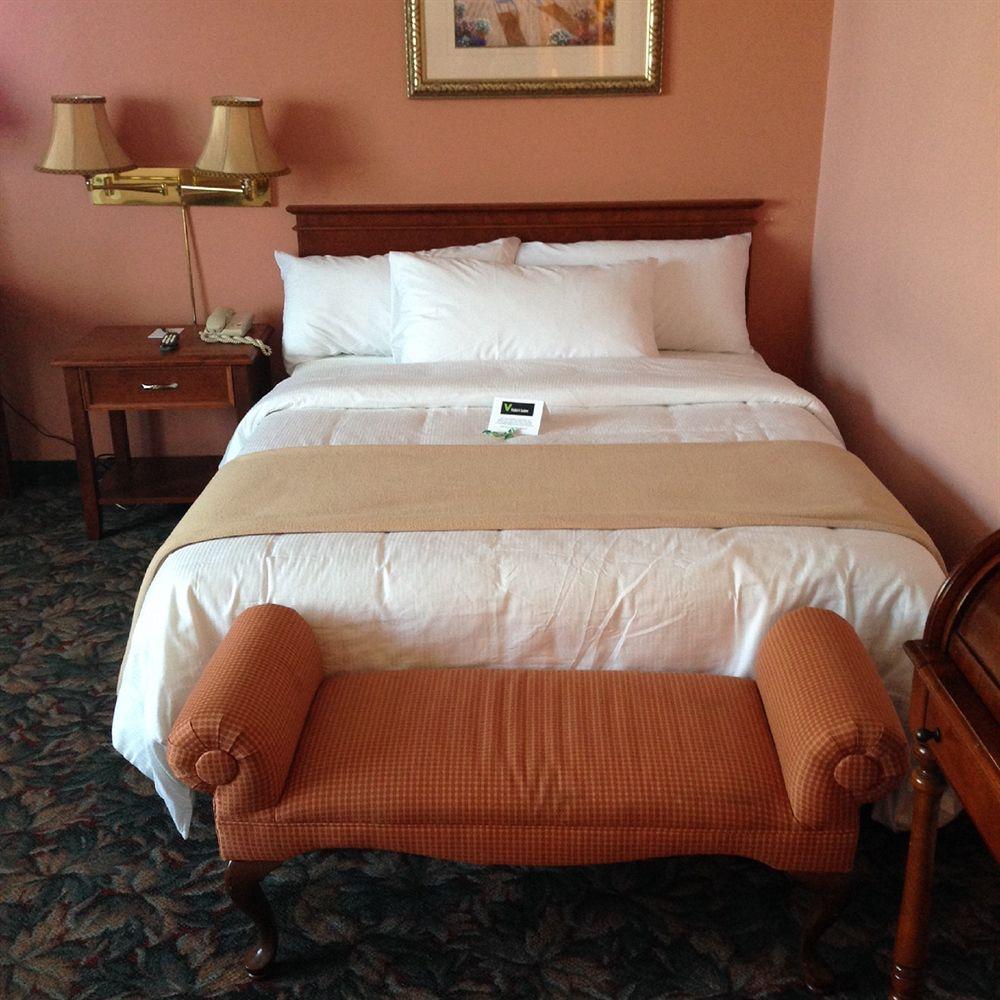 V Hotel & Suites มองก์ตัน ภายนอก รูปภาพ